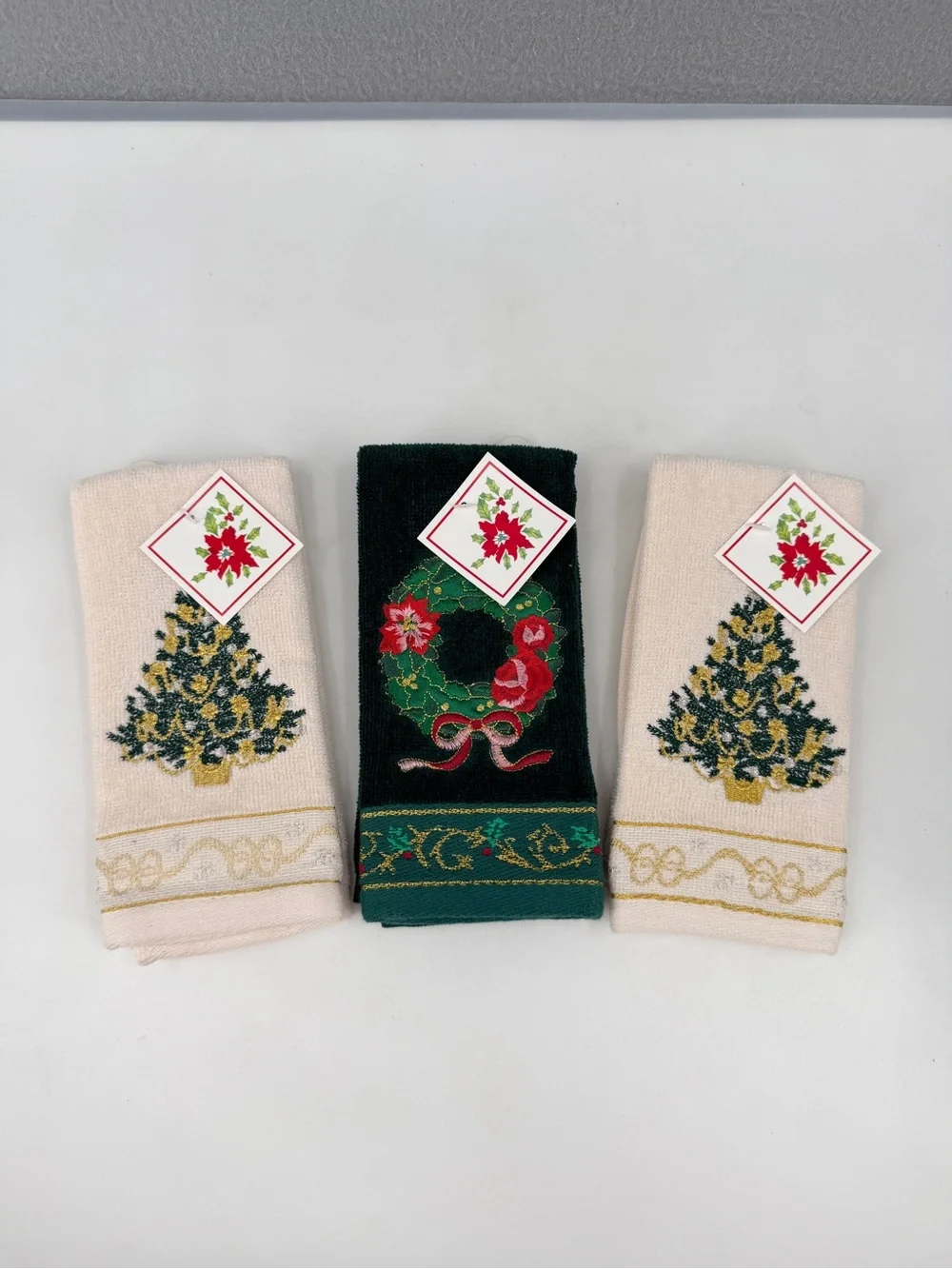 Vintage Linens' N Things Fingertip Kitchen Bath Hand Towels Christmas Holiday